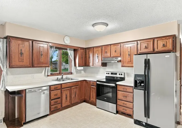 Photo 3 of Single family home for sale at 424 7th Avenue S, Brownton, MN 55312 | MLS# 7143411 | Listing updated on 2026-09-18