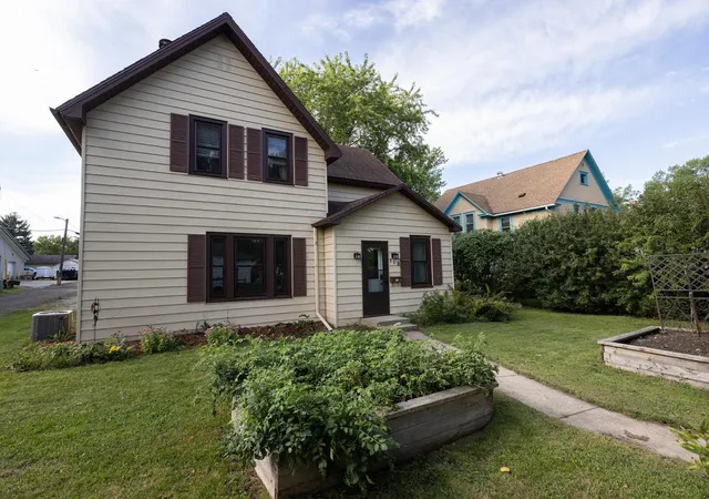Photo 2 of Single family home for sale at 113 W Bancroft Ave, Fergus Falls, MN 56537 | MLS# 7143412 | Listing updated on 2026-09-21