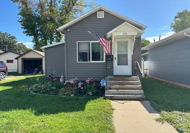 Photo 1 of Single family home for sale at 618 Freeborn Ave, Albert Lea, MN 56007 | MLS# 7143459 | Listing updated on 2026-09-13