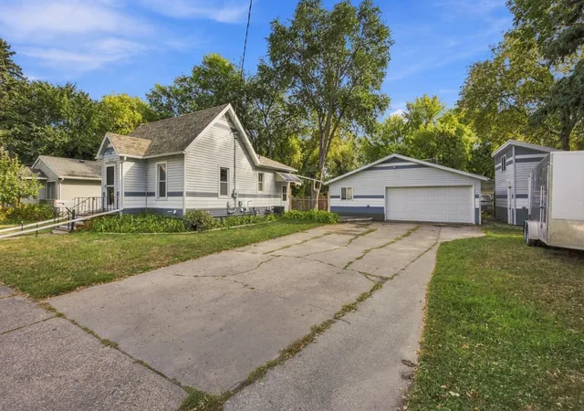 Photo 2 of Single family home for sale at 1017 3rd Avenue N, Moorhead, MN 56560 | MLS# 7143467 | Listing updated on 2026-09-13