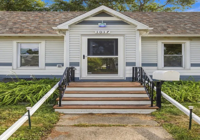 Photo 2 of Single family home for sale at 1017 3rd Avenue N, Moorhead, MN 56560 | MLS# 7143467 | Listing updated on 2026-10-24