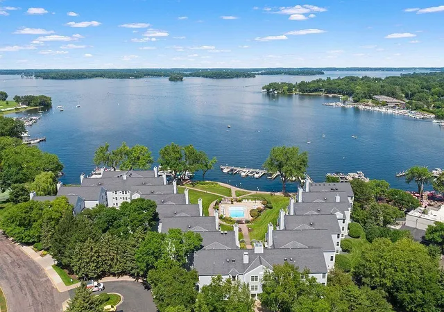 Photo 2 of Condo for sale at 603 Lake St #307, Excelsior, MN 55331 | MLS# 7143535 | Listing updated on 2026-10-08
