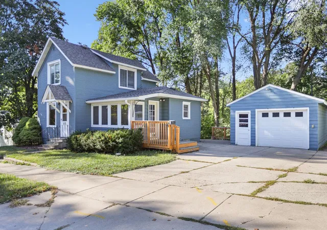 Photo 3 of Single family home for sale at 416 3rd Street NE, Faribault, MN 55021 | MLS# 7143542 | Listing updated on 2026-09-13
