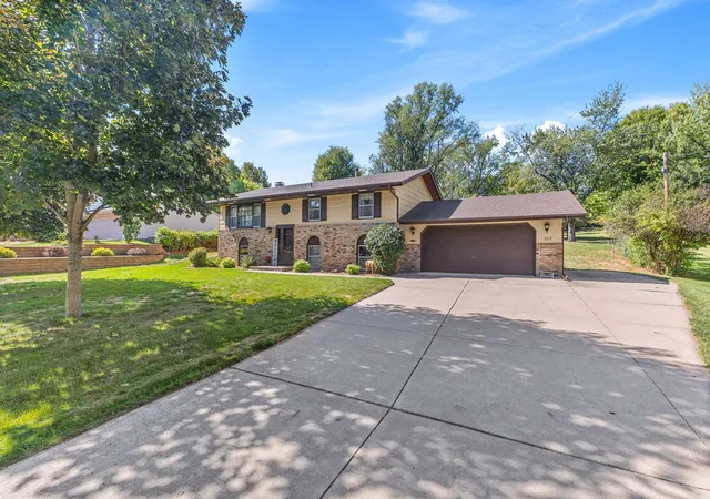 Photo 1 of Single family home for sale at 7917 Mount Curv Blvd, Minneapolis, MN 55445 | MLS# 7143565 | Listing updated on 2026-09-19