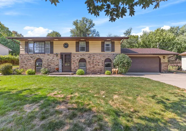 Photo 2 of Sale Pending at 7917 Mount Curv Blvd, Minneapolis, MN 55445 | MLS# 7143565 | Listing updated on 2026-10-13