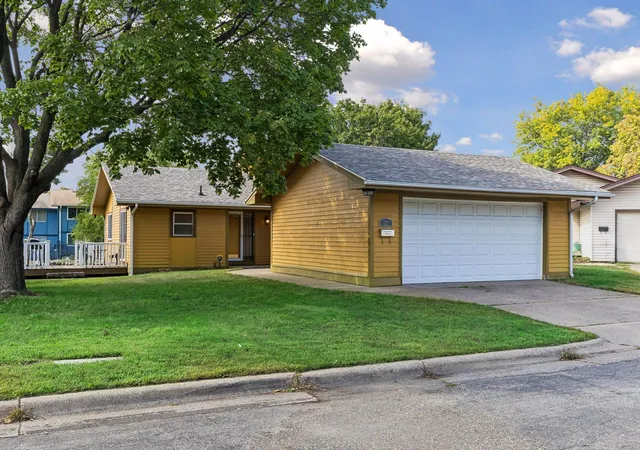 Photo 1 of Sale Pending at 521 Central Ave W, Saint Paul, MN 55103 | MLS# 7143613 | Listing updated on 2026-10-28