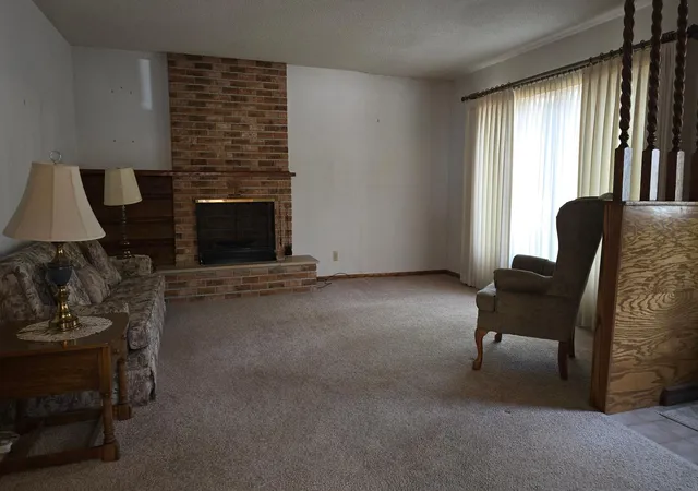 Photo 3 of Single family home for sale at 207 E Lyon St, Marshall, MN 56258 | MLS# 7143623 | Listing updated on 2026-09-16