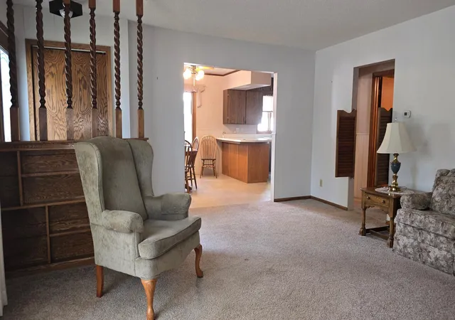 Photo 4 of Single family home for sale at 207 E Lyon St, Marshall, MN 56258 | MLS# 7143623 | Listing updated on 2026-09-16