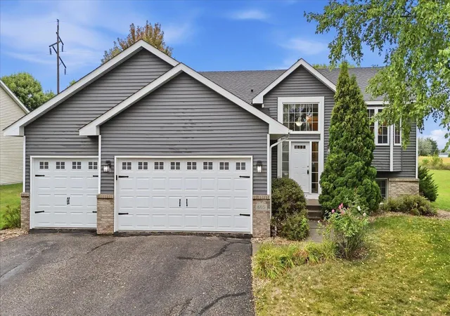 Photo 1 of Single family home for sale at 605 Vendell St, Buffalo, MN 55313 | MLS# 7143642 | Listing updated on 2026-10-08