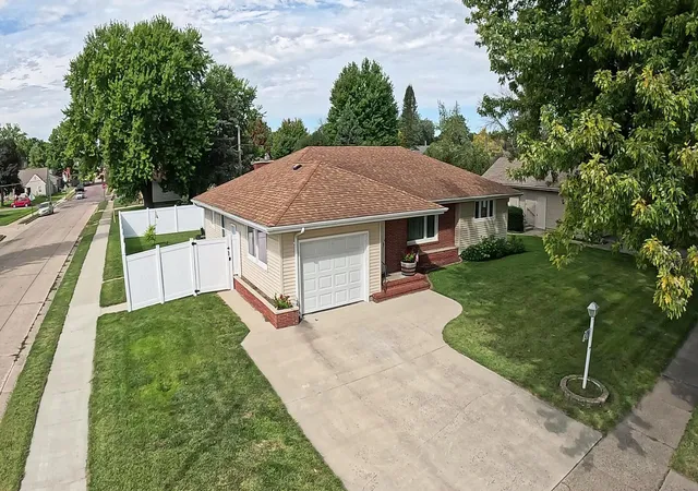 Photo 1 of Single family home for sale at 518 S Orient St, Fairmont, MN 56031 | MLS# 7143650 | Listing updated on 2026-09-14