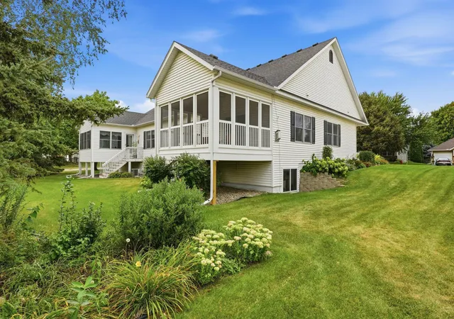 Photo 1 of Single family home for sale at 802 Saint Lawrence Dr, Northfield, MN 55057 | MLS# 7143651 | Listing updated on 2026-09-14
