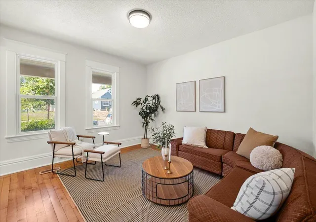 Photo 4 of Single family home for sale at 1084 Galtier St, Saint Paul, MN 55117 | MLS# 7143671 | Listing updated on 2026-09-17