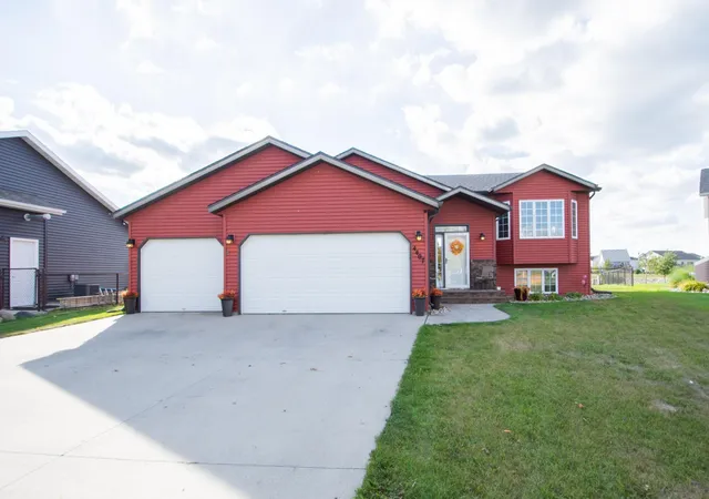 Photo 1 of Single family home for sale at 4407 15th Street S, Moorhead, MN 56560 | MLS# 7143694 | Listing updated on 2026-09-20