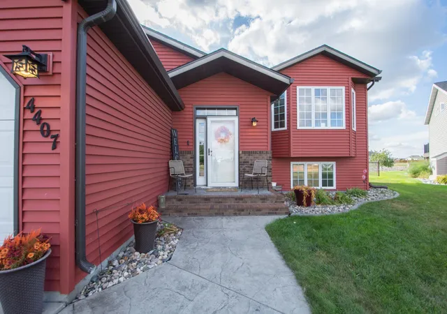 Photo 3 of Single family home for sale at 4407 15th Street S, Moorhead, MN 56560 | MLS# 7143694 | Listing updated on 2026-09-20