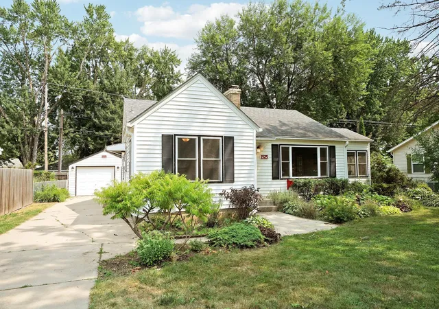 Photo 1 of Single family home for sale at 1525 Ramsey St, Hastings, MN 55033 | MLS# 7143695 | Listing updated on 2026-09-15