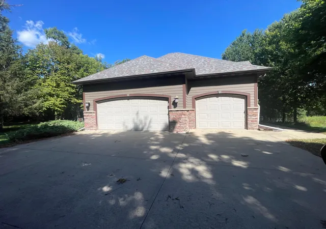 Photo 2 of Single family home for sale at 3019 Thaddeus Rd Sw, Rochester, MN 55902 | MLS# 7143711 | Listing updated on 2026-10-08