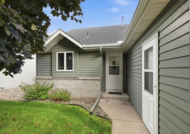 Photo 3 of Single family home for sale at 27 Pine Tree Ct, Sartell, MN 56377 | MLS# 7143722 | Listing updated on 2026-10-06