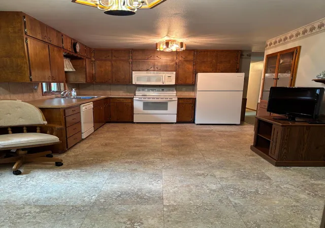 Photo 2 of Single family home for sale at 1313 Holland St, Fairmont, MN 56031 | MLS# 7143736 | Listing updated on 2026-09-16