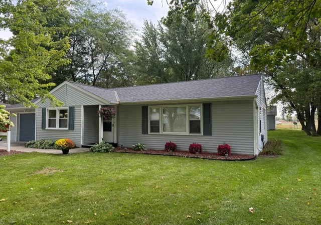 Photo 2 of Single family home for sale at 1128 Woodlawn Acres Dr, Saint Cloud, MN 56301 | MLS# 7143737 | Listing updated on 2026-09-22