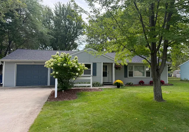 Photo 3 of Single family home for sale at 1128 Woodlawn Acres Dr, Saint Cloud, MN 56301 | MLS# 7143737 | Listing updated on 2026-09-22