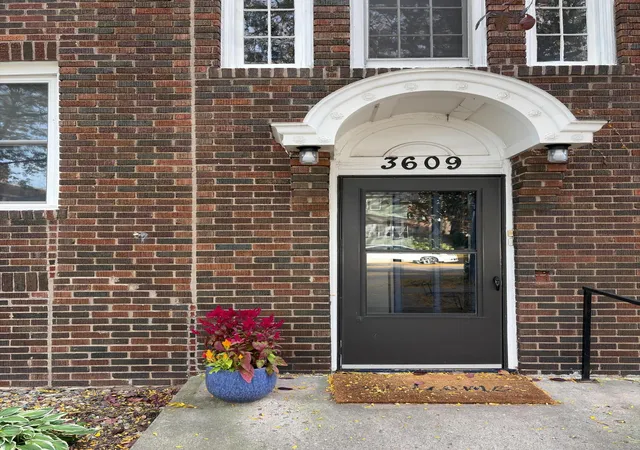 Listing Photo 3 - Condo for sale in building located at 3609 Aldrich Ave S, Minneapolis, MN 55409 - Unit #4
