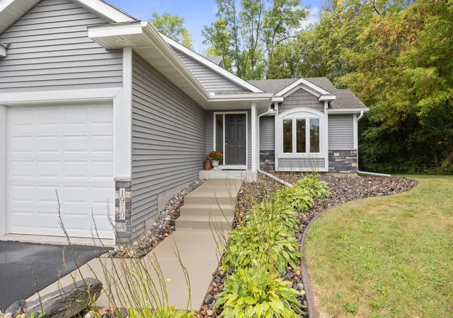 Photo 1 of Single family home for sale at 1910 Buffalo Ridge Dr, Buffalo, MN 55313 | MLS# 7143761 | Listing updated on 2026-09-18