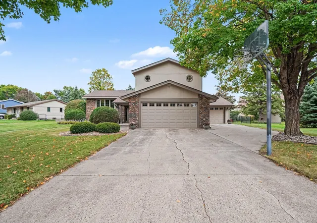 Single family home for sale at 712 Highland Dr, New Prague, MN 56071 | MLS# 7143763