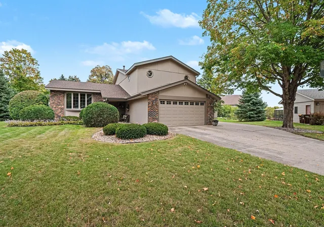 Photo 2 of Single family home for sale at 712 Highland Dr, New Prague, MN 56071 | MLS# 7143763 | Listing updated on 2026-09-28