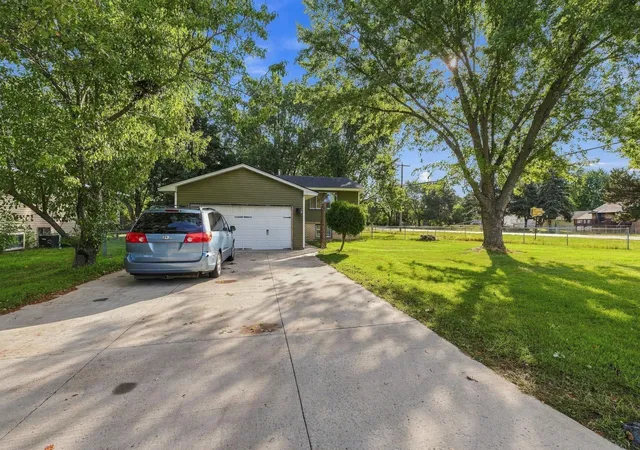 Photo 4 of Single family home for sale at 6900 Brunswick Ave N, Minneapolis, MN 55429 | MLS# 7143774 | Listing updated on 2026-09-16