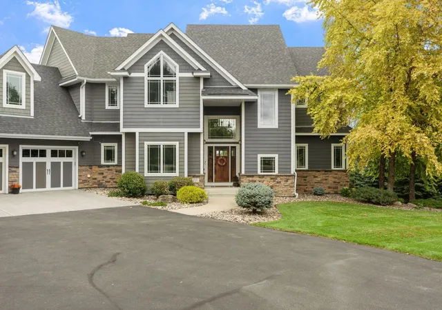 Photo 2 of Mansion for sale at 596 Hahn Dr, Shakopee, MN 55379 | MLS# 7143782 | Listing updated on 2026-09-28