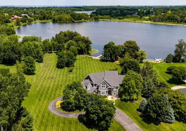 Photo 4 of Single family home for sale at 596 Hahn Dr, Shakopee, MN 55379 | MLS# 7143782 | Listing updated on 2026-09-28