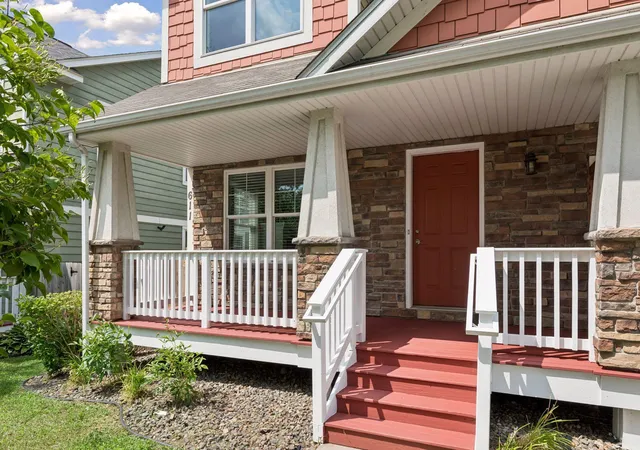Photo 2 of Single family home for sale at 611 Whitall St, Saint Paul, MN 55130 | MLS# 7143790 | Listing updated on 2026-10-19