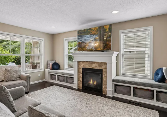 Photo 2 of Single family home for sale at 611 Whitall St, Saint Paul, MN 55130 | MLS# 7143790 | Listing updated on 2026-09-16