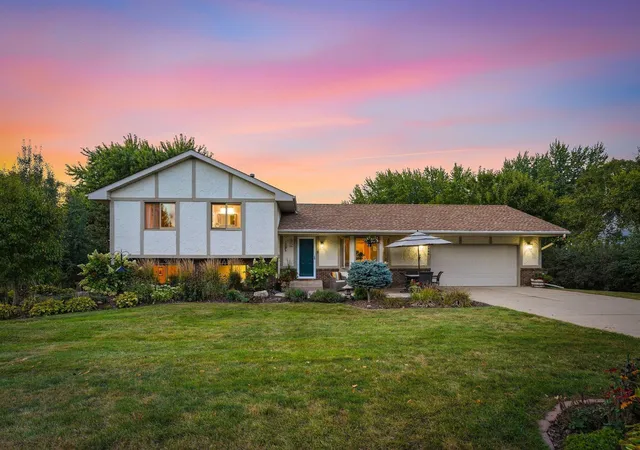 Photo 1 of Sale Pending at 2080 Kelzer Pond Dr, Victoria, MN 55386 | MLS# 7143808 | Listing updated on 2026-09-29