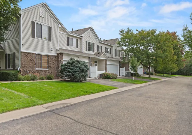 Photo 2 of Single family home for sale at 24 River Woods Dr W, Saint Paul Park, MN 55071 | MLS# 7143820 | Listing updated on 2026-10-01