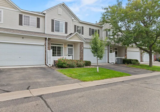 Photo 3 of Single family home for sale at 24 River Woods Dr W, Saint Paul Park, MN 55071 | MLS# 7143820 | Listing updated on 2026-10-01
