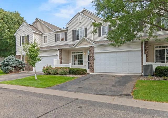 Photo 3 of Single family home for sale at 24 River Woods Dr W, Saint Paul Park, MN 55071 | MLS# 7143820 | Listing updated on 2026-10-01