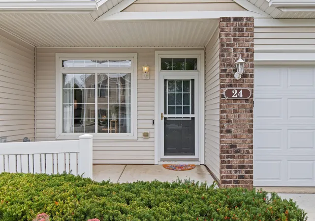 Photo 4 of Single family home for sale at 24 River Woods Dr W, Saint Paul Park, MN 55071 | MLS# 7143820 | Listing updated on 2026-10-01