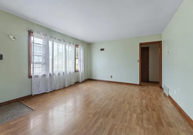 Photo 3 of Single family home for sale at 687 W Belleview St, Winona, MN 55987 | MLS# 7143829 | Listing updated on 2026-09-15