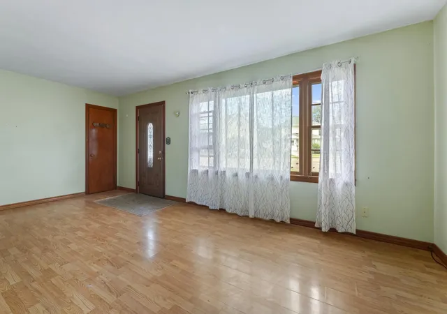 Photo 4 of Single family home for sale at 687 W Belleview St, Winona, MN 55987 | MLS# 7143829 | Listing updated on 2026-09-15