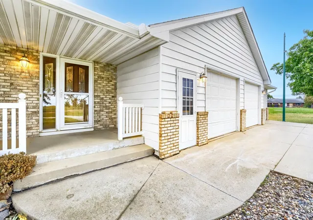 Photo 2 of Single family home for sale at 7030 Dahlgren Rd, Chaska, MN 55318 | MLS# 7143849 | Listing updated on 2026-09-23