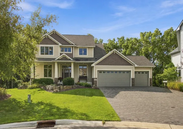 Photo 2 of Single family home for sale at 642 Woodland Way, Saint Paul, MN 55123 | MLS# 7143857 | Listing updated on 2026-09-29