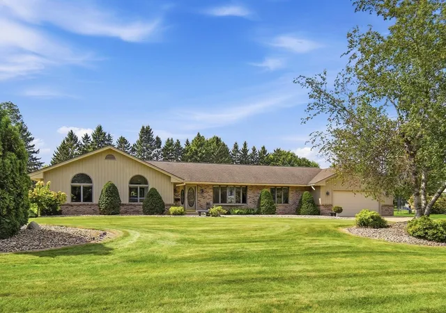 Photo 2 of Single family home for sale at 402 24th Street Sw, Austin, MN 55912 | MLS# 7143877 | Listing updated on 2026-09-15