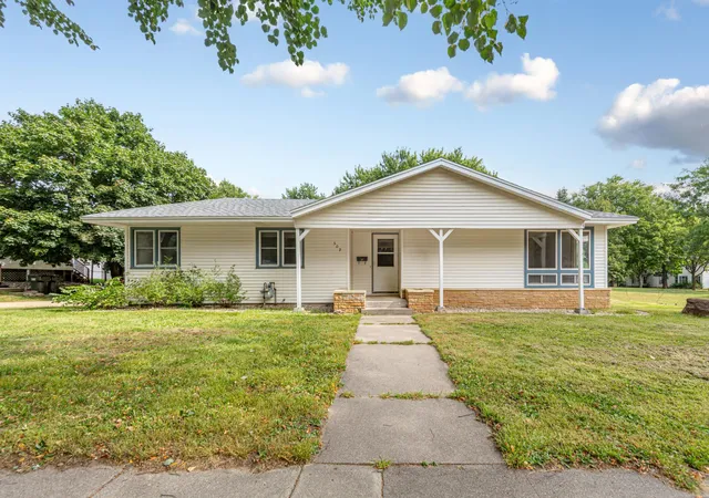 Photo 1 of Single family home for sale at 509 College Ave, Saint Peter, MN 56082 | MLS# 7143892 | Listing updated on 2026-09-15