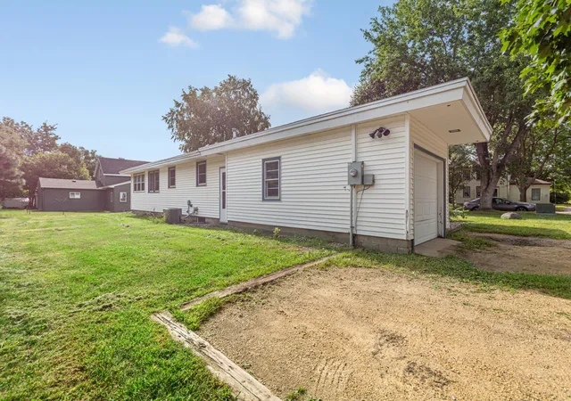 Photo 4 of Single family home for sale at 509 College Ave, Saint Peter, MN 56082 | MLS# 7143892 | Listing updated on 2026-09-15