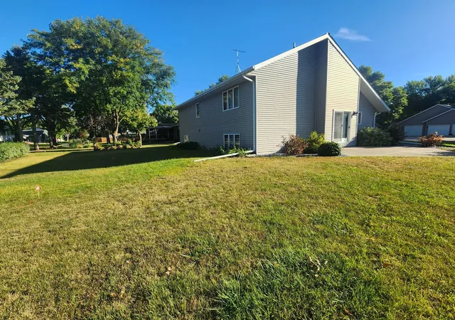 Photo 2 of Single family home for sale at 512 Galles Dr, Redwood Falls, MN 56283 | MLS# 7143904 | Listing updated on 2026-09-19