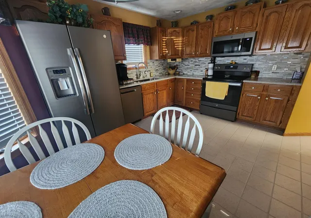 Photo 3 of Single family home for sale at 512 Galles Dr, Redwood Falls, MN 56283 | MLS# 7143904 | Listing updated on 2026-09-19