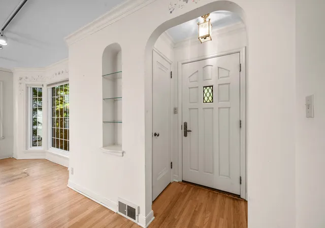 Photo 3 of Single family home for sale at 680 Mount Curv Blvd, Saint Paul, MN 55116 | MLS# 7143928 | Listing updated on 2026-10-08