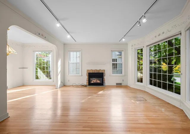 Photo 4 of Single family home for sale at 680 Mount Curv Blvd, Saint Paul, MN 55116 | MLS# 7143928 | Listing updated on 2026-10-08