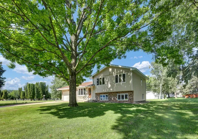 Photo 2 of Single family home for sale at 1120 W Marion St, Lake City, MN 55041 | MLS# 7143949 | Listing updated on 2026-09-23